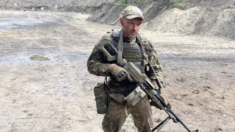 Bărbatul care a vandalizat Ambasada Rusiei la Chișinău, rănit pe front: Am lacrimi în ochi