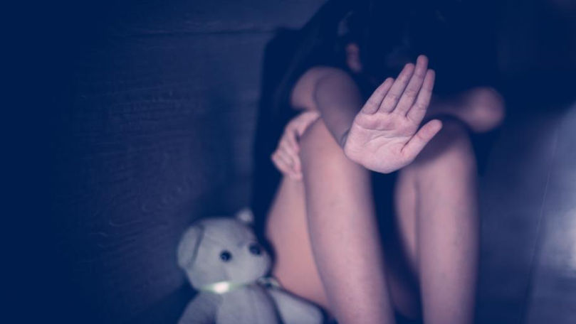 O fetiţă de 13 ani a născut un băieţel după ce a fost victima unui viol. I s-a refuzat dreptul de a face avort