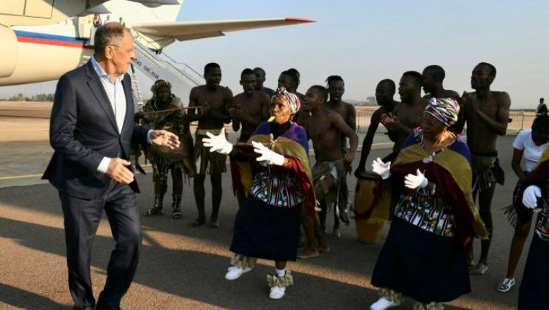 Lavrov a fost primit cu dansuri africane la summitul BRICS