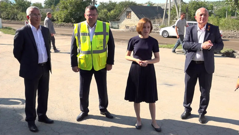 Maia Sandu a verificat lucrările de reparație a unei străzi din Sângerei
