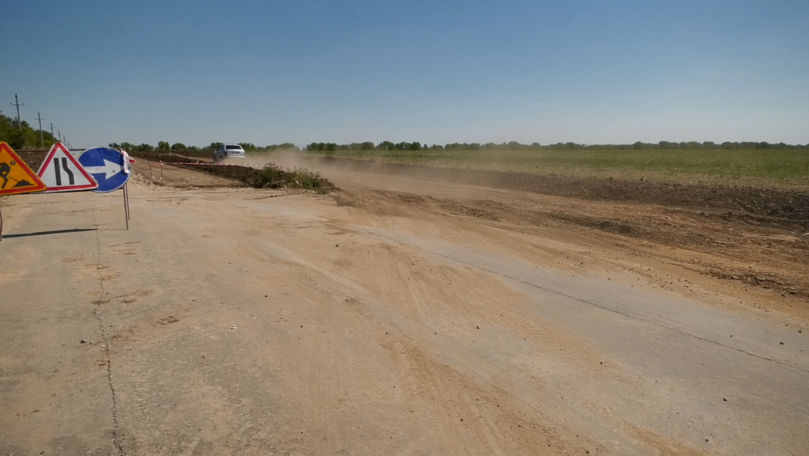 Drumul Volintiri – Ștefan Vodă, reparat cu viteza melcului: Doi km în doi ani