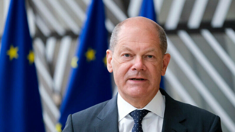 Cancelarul german Olaf Scholz s-a ales cu vânătăi la faţă