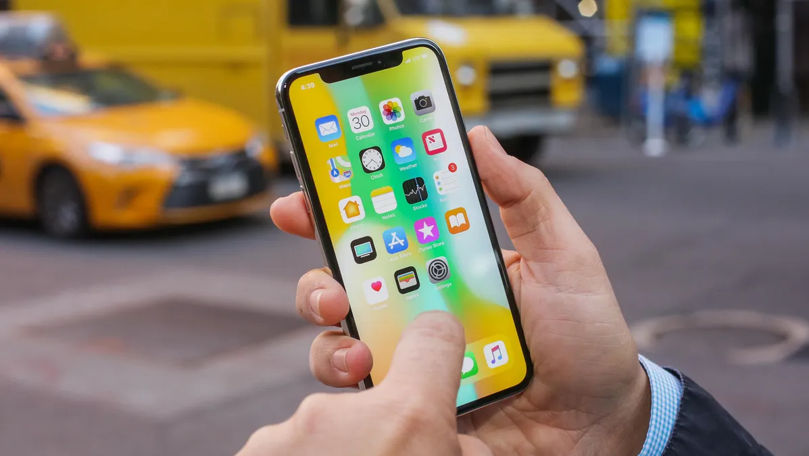 Oficialii chinezi nu mai au voie să folosească telefoane iPhone la lucru