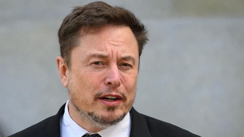 Elon Musk, în conflict deschis cu unul dintre fondatorii Wikipedia