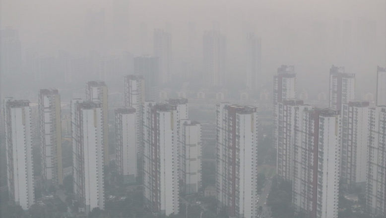 Alertă de poluare în China: Un smog a cuprins marile orașe din țară