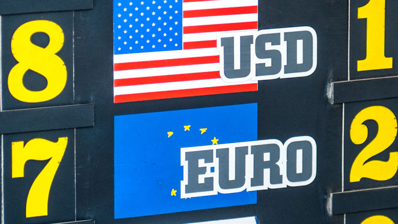 Curs valutar 22 octombrie 2023: Cât valorează un euro și un dolar