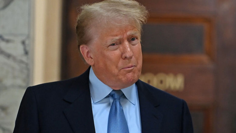 Trump, amendat pentru că nu a șters o postare legată de un proces de fraudă