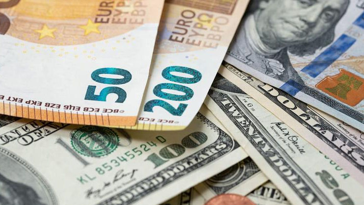 Curs valutar 21 noiembrie 2023: Cât valorează un euro și un dolar