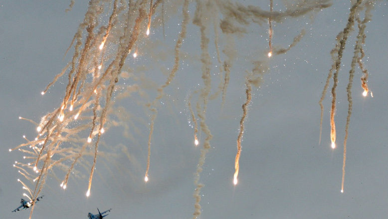 Ucraina: Avioanele rusești bombardează rutele navelor din Marea Neagră