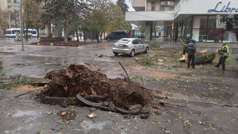 Chișinăul, inundat: Ploaia a transformat străzile într-o mică Veneție
