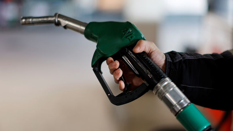 Carburanții, tot mai ieftini: Noile prețuri, afișate de ANRE