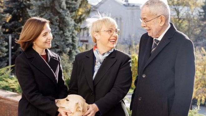 Câinele adoptat de Maia Sandu a participat la întâlnirea cu omologii Austriei şi Sloveniei
