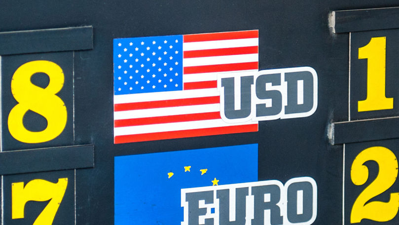 Curs valutar 19 noiembrie 2023: Cât valorează un euro și un dolar
