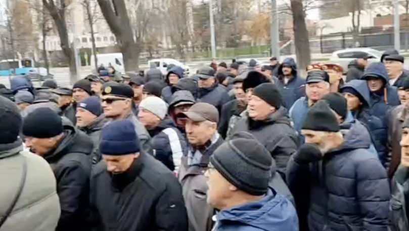 Protest la Parlament: Veteranii conflictului de la Nistru, indignați: Cât o să mai stăm cu mâna întinsă?