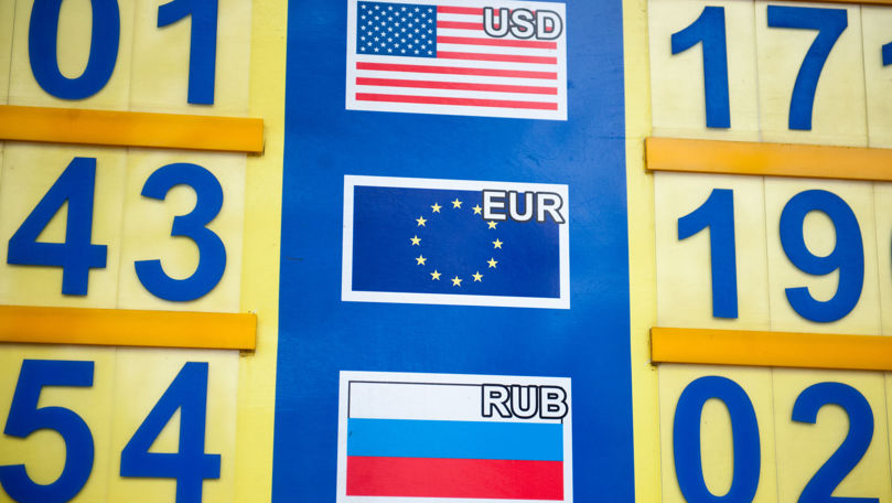 Curs valutar 2 decembrie 2023: Cât valorează un euro și un dolar