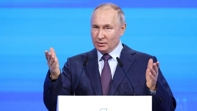 Vladimir Putin va vizita Arabia Saudită și Emiratele Arabe Unite
