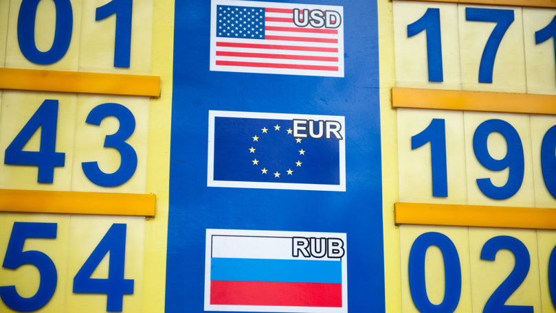 Curs valutar 19 decembrie 2023: Cât valorează un euro și un dolar