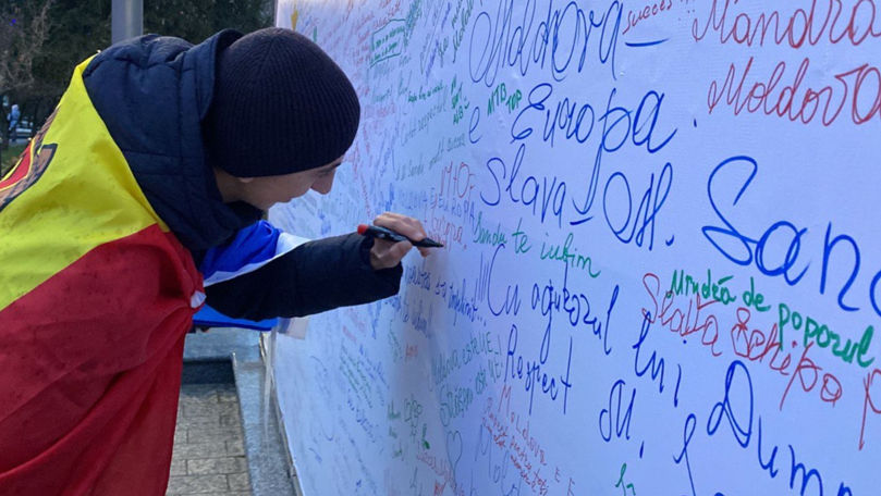 Momentul istoric la Președinție: Cei care au sărbătorit Moldova Europeană au lăsat mesaje pe un panou