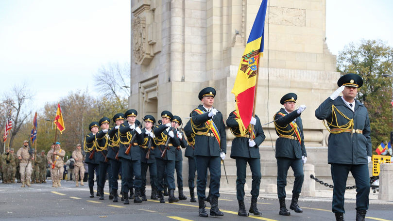 Imagini cu militarii moldoveni de la parada de Ziua Națională a României