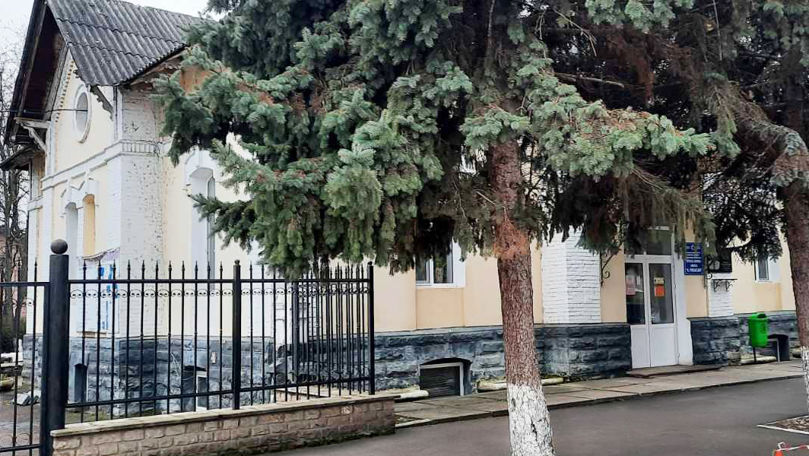 Un bărbat a murit după ce a căzut de la balconul unui spital din Soroca: Era după operație