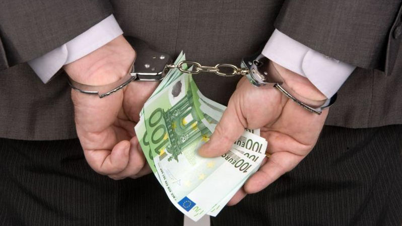 A pretins de la o persoană 35.000 de euro: Un bărbat, deferit justiției