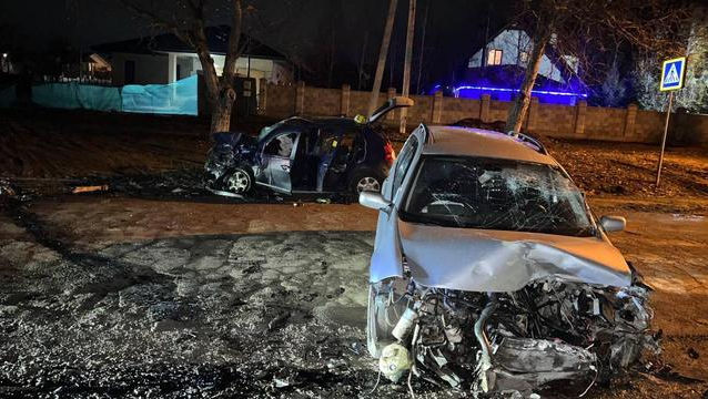 Patru persoane, transportate la spital în urma unui accident grav la Trușeni