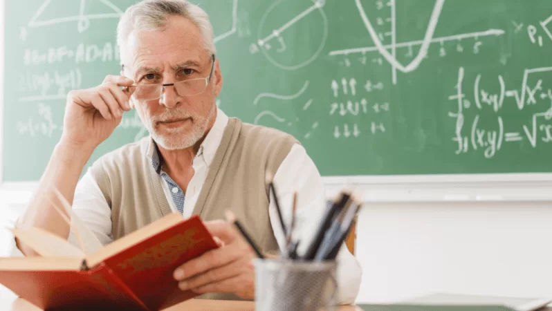 Provocări în domeniul educației: Profesori pensionari care mai predau