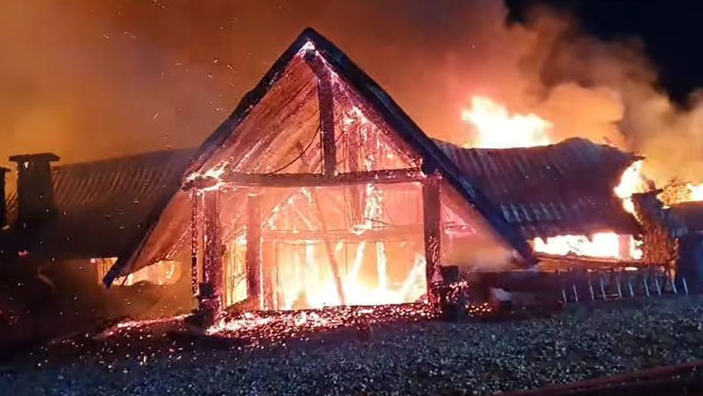 Un copil și patru maturi au murit într-o pensiune din România