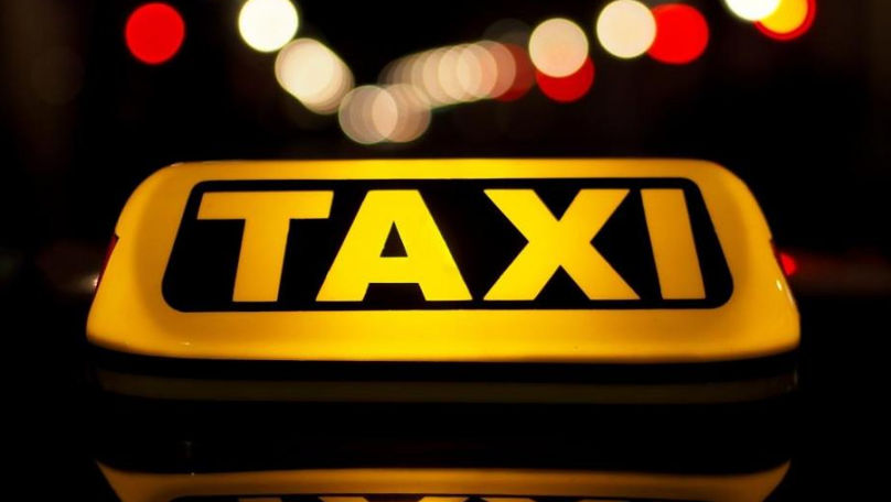 Un taximetrist, bătut de către clienți și deposedat de mașină la Briceni