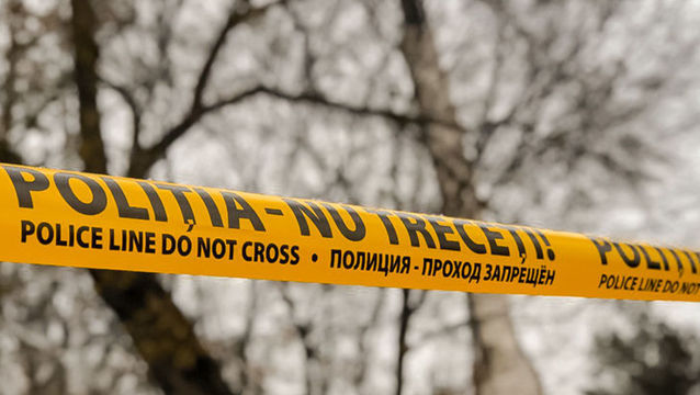 Un bărbat a fost lovit cu toporul de către fostul soț al concubinei sale