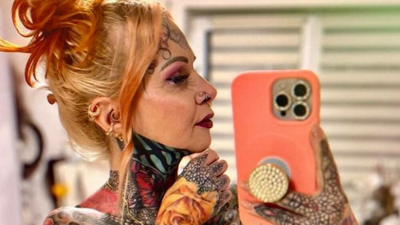 Bunicuța care a făcut furori pe internet. Cât a cheltuit pe tatuaje