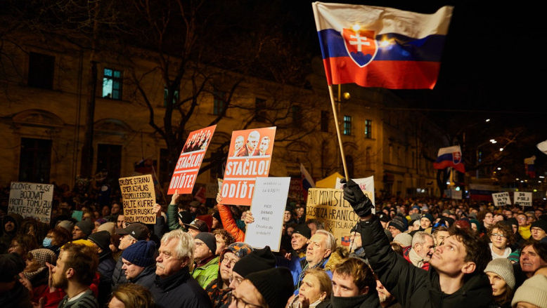 Proteste în Slovacia împotriva premierului Robert Fico: Mii de persoane, prezente