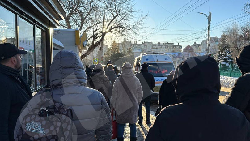 Ambuteiaje kilometrice în Capitală: Unei femei i s-a făcut rău în stație