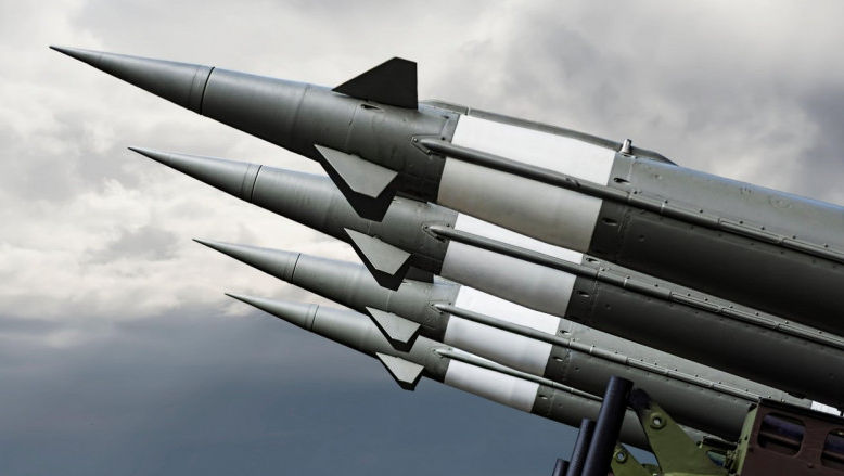 The Guardian: SUA vor să amplaseze arme nucleare în Marea Britanie