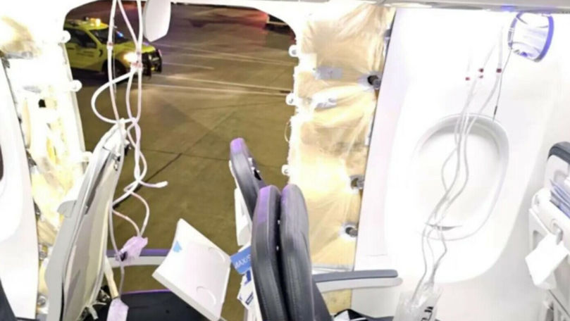 Panică la bordul unui avion: O fereastră a explodat în timpul zborului