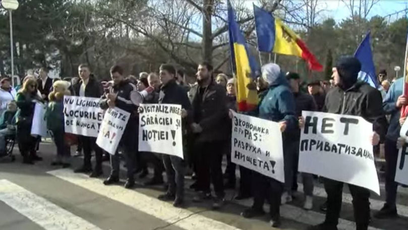 Opoziția a protestat în fața Guvernului. Reacția Executivului