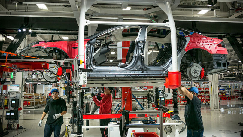 Cât câștigă acum lucrătorii din fabricile lui Elon Musk în SUA