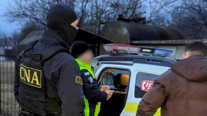 Cinci polițiști, reținuți de ofițerii CNA pentru corupere pasivă