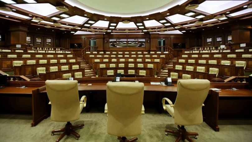 Ce achiziții sunt planificate la Parlament: 50.000 de lei pentru pahare