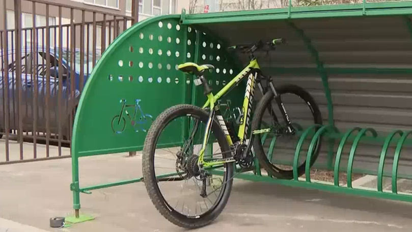 Bicicliștii, nemulțumiți de parcările amenajate: Nu pot fi utilizate