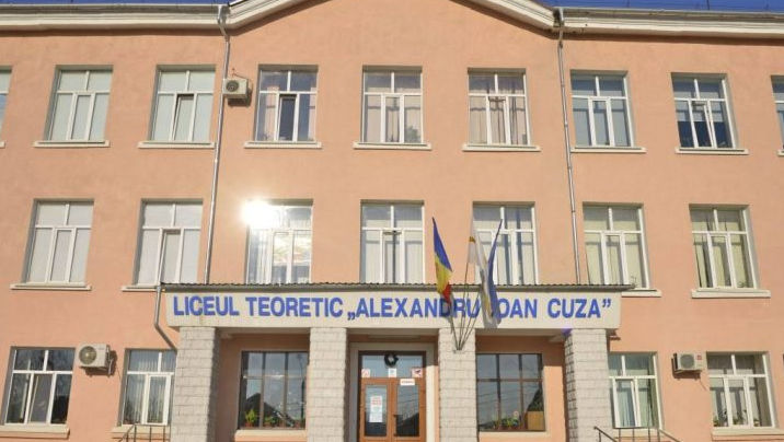 Întâlnire emoționantă a absolvenților la Liceul Alexandru Ioan Cuza
