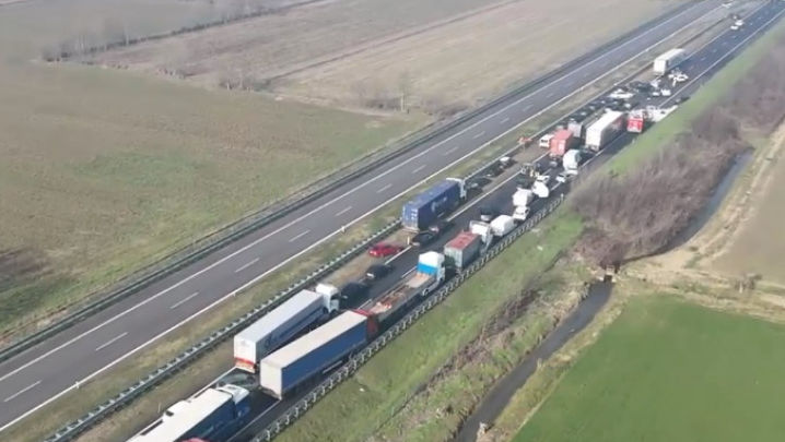 Doi morți într-un carambol cu 100 de mașini pe o autostradă din Italia
