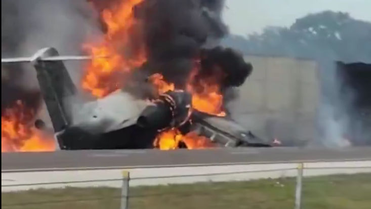 Un avion s-a prăbușit pe o autostradă, în SUA. Sunt doi morți