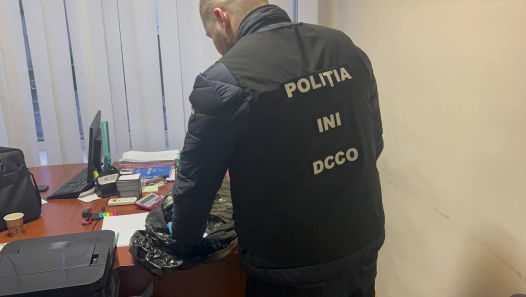Percheziții la Primăria Orhei: Sacoșă cu bani, depistată în safeul unei funcționare