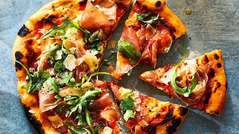 Pizza, un produs premium, nicidecum unul de tip fast-food. Când și cum e bine să o consumăm