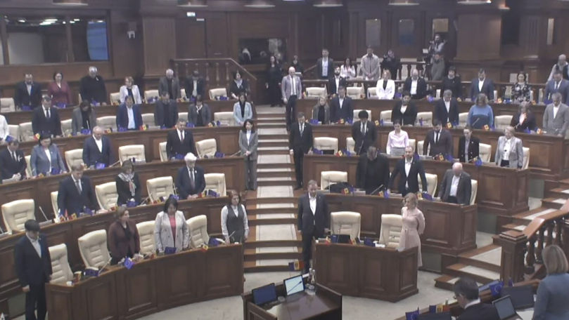 Atacul de la Crocus: Deputații de la Chișinău au ținut un minut de reculegere