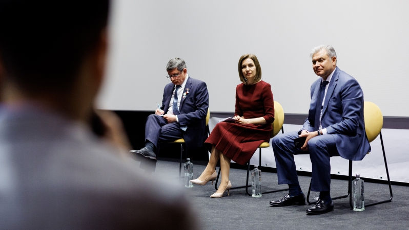 Sandu a discutat cu moldovenii stabiliți la București: I-am chemat acasă