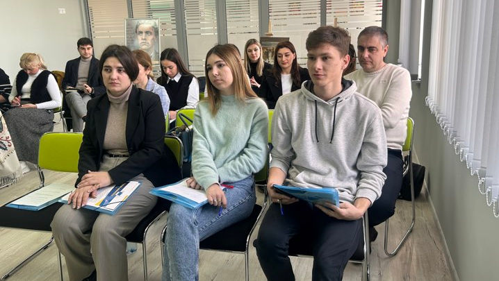 Tinerii din Taraclia susțin aderarea la UE: Nu ne interesează politica