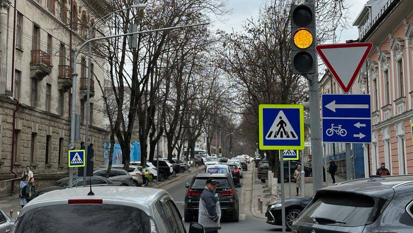 Semafoare inteligente, instalate la mai multe intersecții din Chișinău