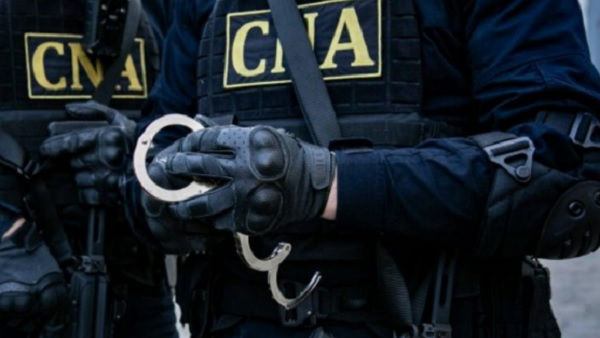 Corupție la eliberarea permiselor de conducere: O persoană, reținută
